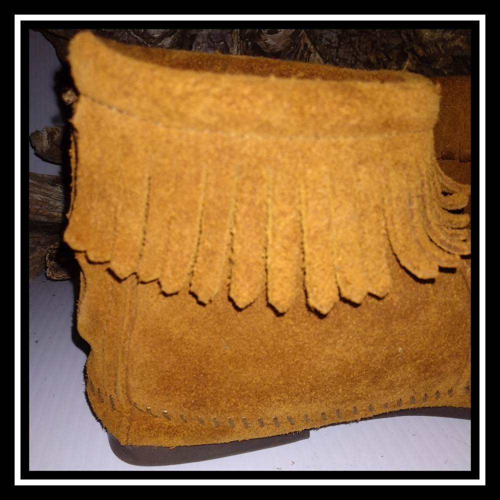 Minnetonka Suede Fringed Short Boot - Picture 4 of 9